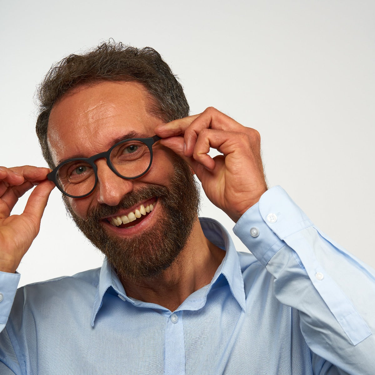 Luxreaders stylish Örebro Black Reading glasses. Made from Acetate in a Iconic shape.