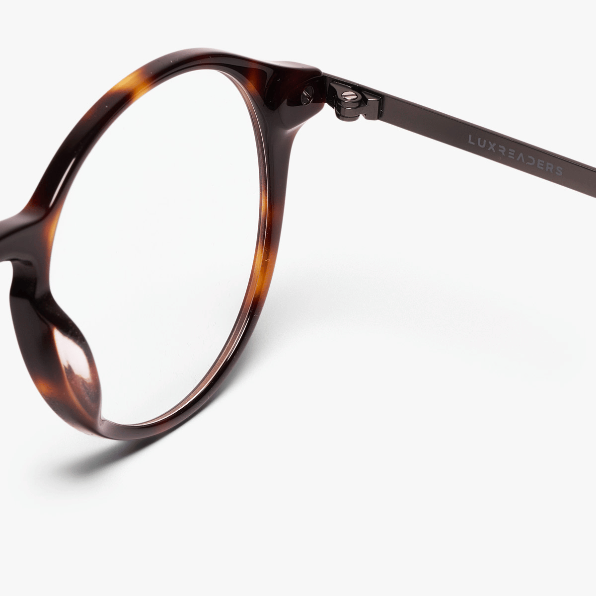 Luxreaders stylish Ærø Turtle Reading glasses. Made from Titanium in a Round shape.