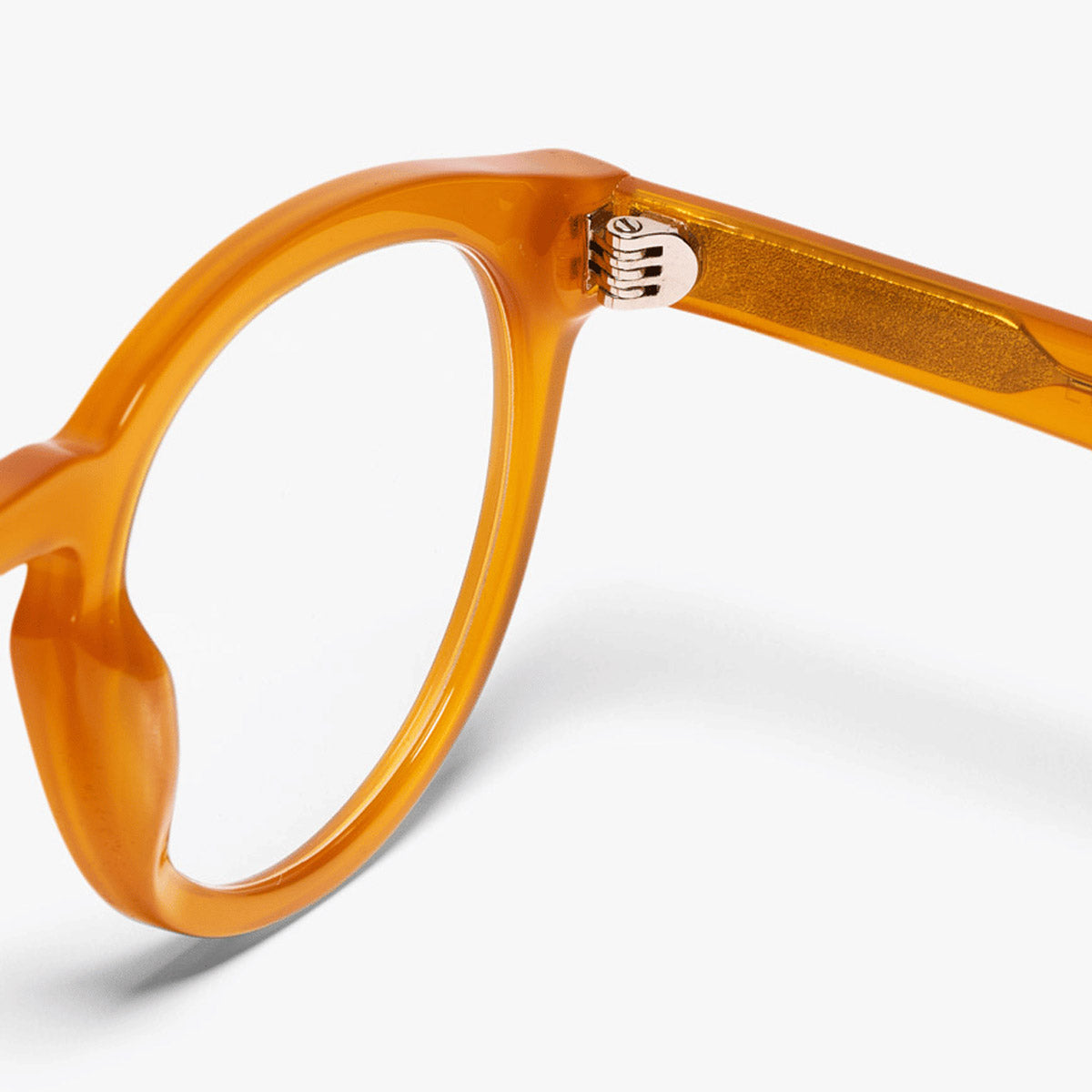 Luxreaders stylish Gråsten Crystal Honey Reading glasses. Made from Bio-acetate in a Round shape.