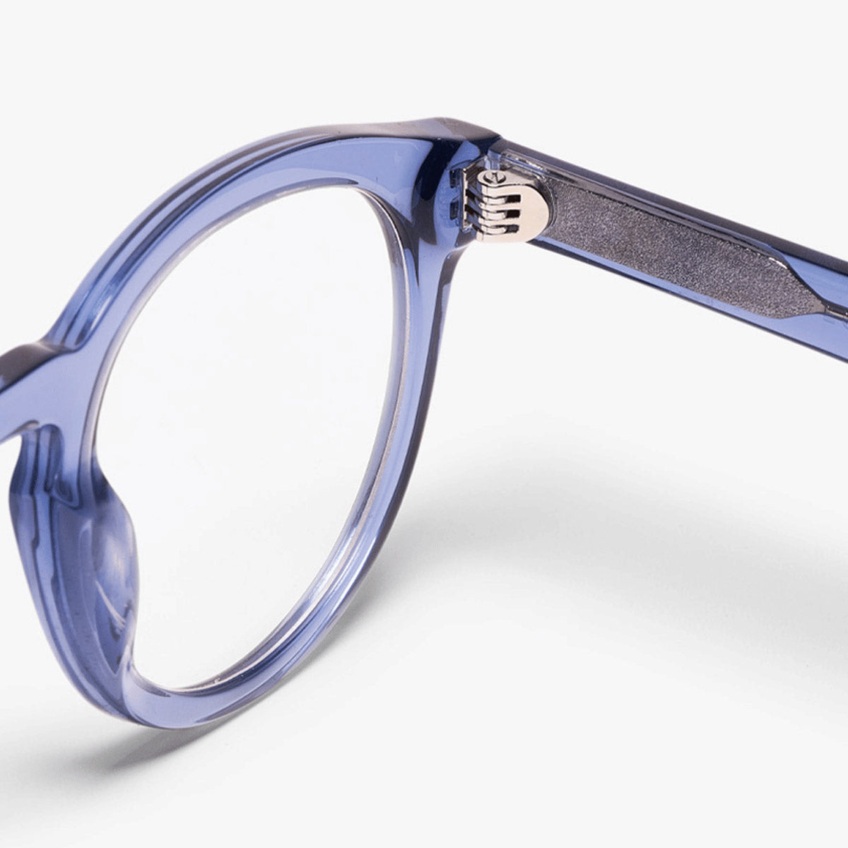 Luxreaders stylish Gråsten Crystal Blue Reading glasses. Made from Bio-acetate in a Round shape.