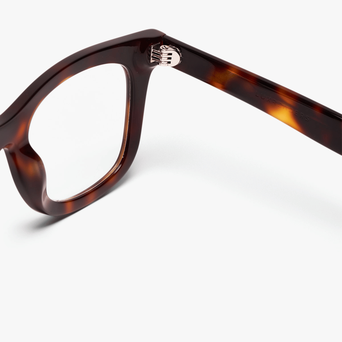 Luxreaders stylish Women's Samsø Light Turtle Reading glasses. Made from Bio-acetate in a Square shape.