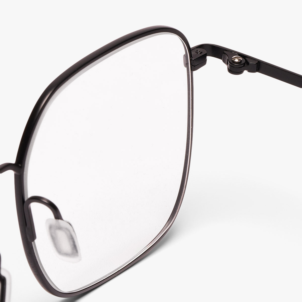 Luxreaders stylish Båstad Black Reading glasses. Made from Titanium in a Round shape.