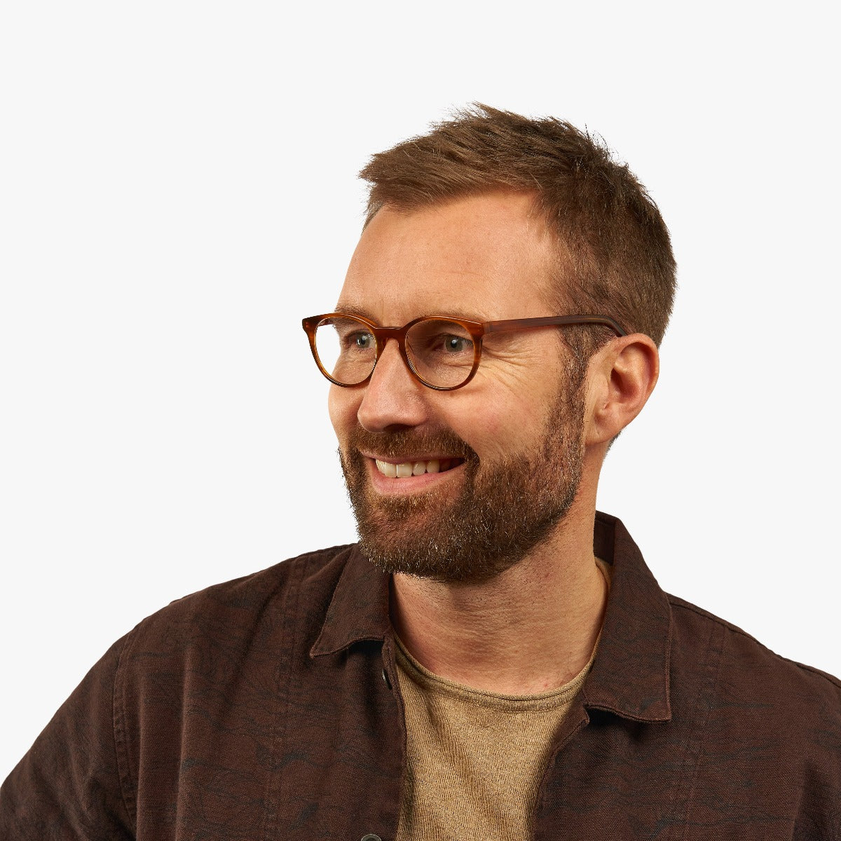 Luxreaders stylish Örebro Shiny Walnut Reading glasses. Made from Acetate in a Iconic shape.