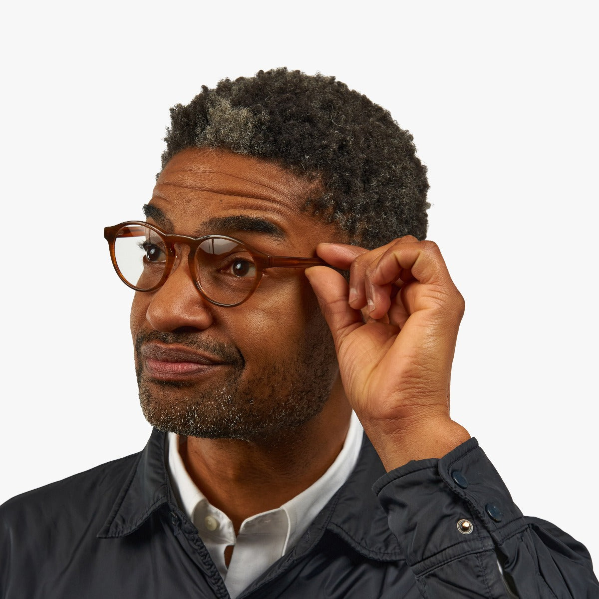 Morgan_ShinyWalnut_Men_Readers_Pic_e1781e06-d84b-44ab-87db-961f624333fa.jpg?v=1758619995&width=1200