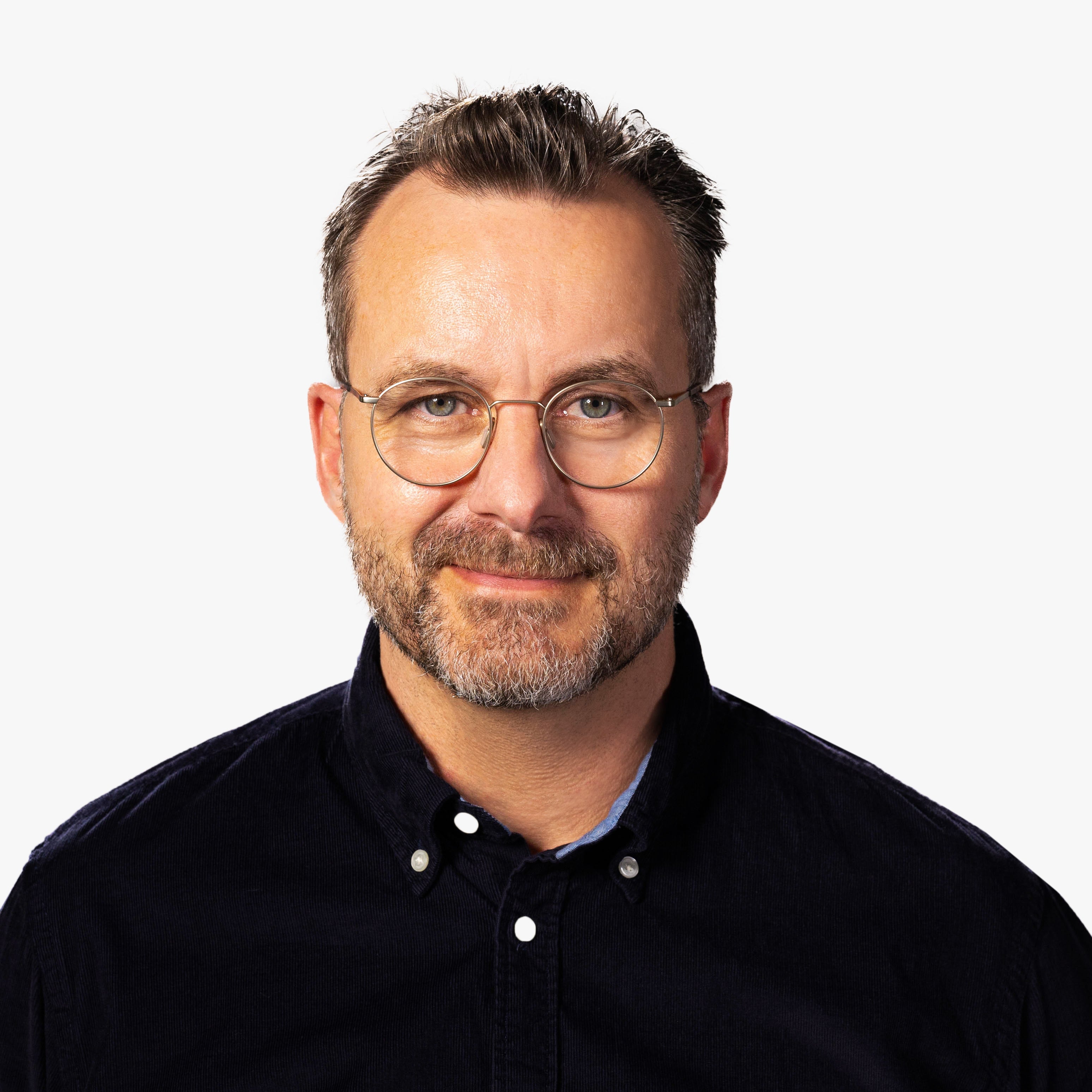 Luxreaders stylish Silkeborg Gold Reading glasses. Made from Titanium in a Square shape.