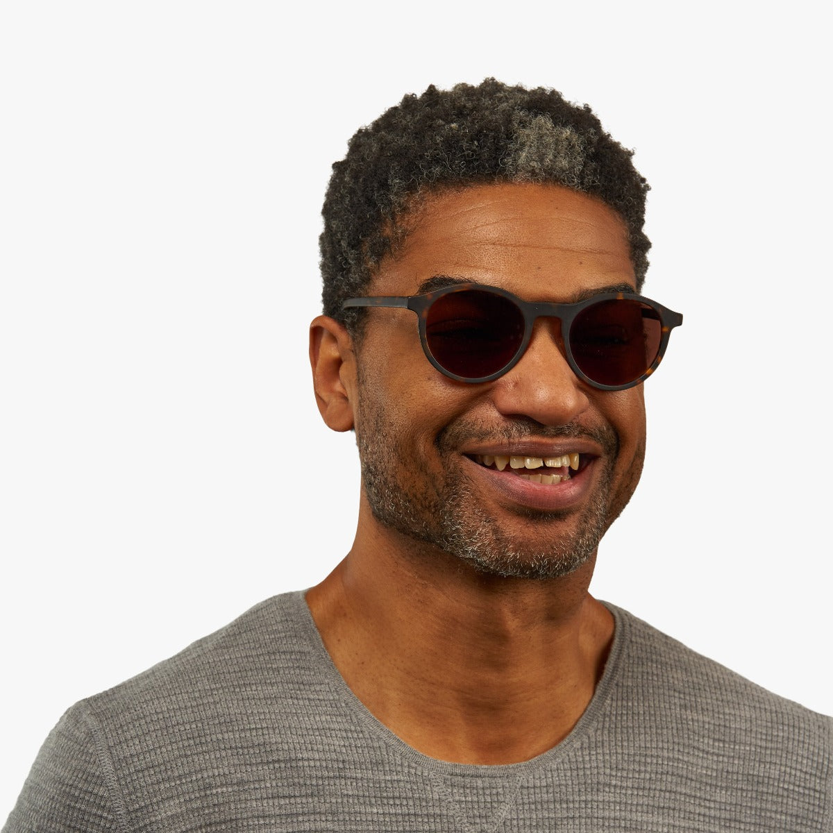 Luxreaders stylish Løkken Dark Turtle Sunglasses. Made from Acetate in a Round shape.