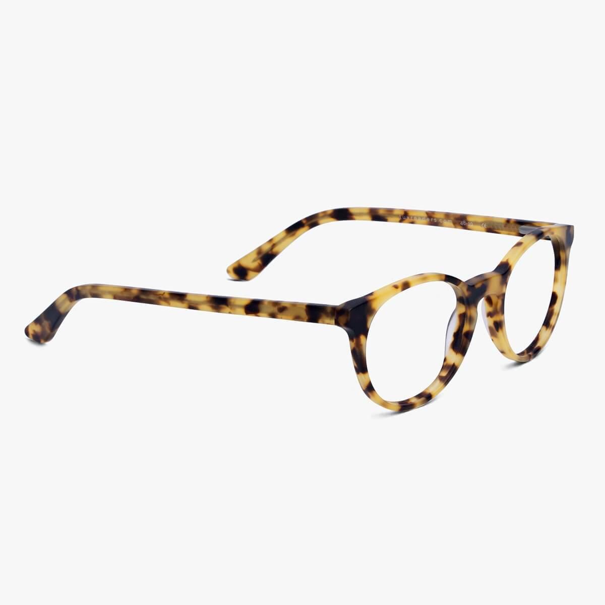 Luxreaders stylish Örebro Light Turtle Reading glasses. Made from Acetate in a Iconic shape.