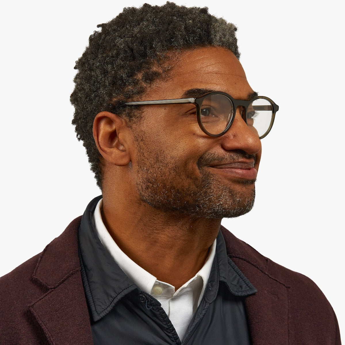 mens-lokken-shiny-olive_reading-glasses_male-model-1.jpg?v=1771423357&width=2597