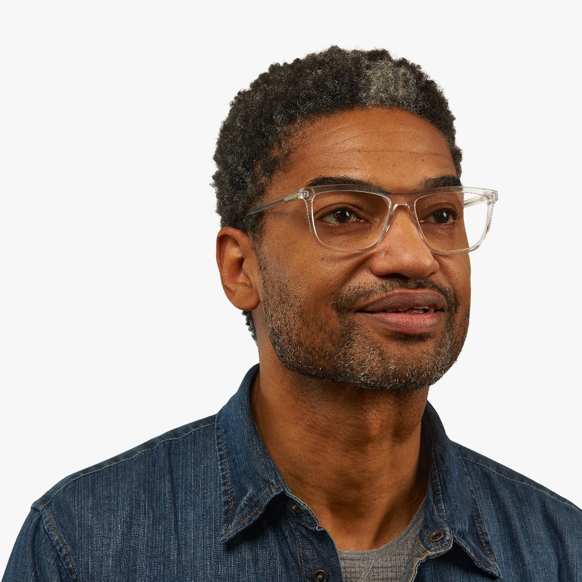 mens-oslo-crystal-white_blue-light-glasses_male-model-1.jpg?v=1771428267&width=1200