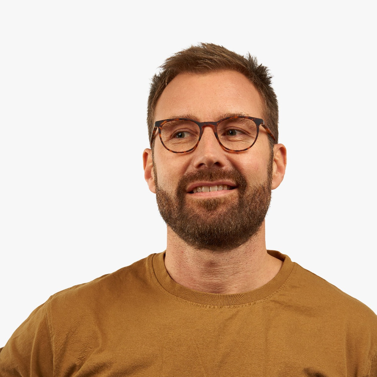 mens-stockholm-turtle_reading-glasses_male-model-1.jpg?v=1771426491&width=1200