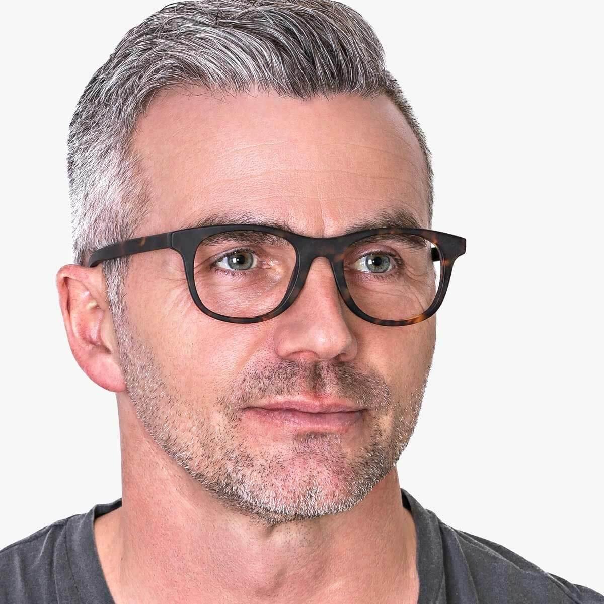 Luxreaders stylish Malmö Dark Turtle Reading glasses. Made from Acetate in a Square shape.