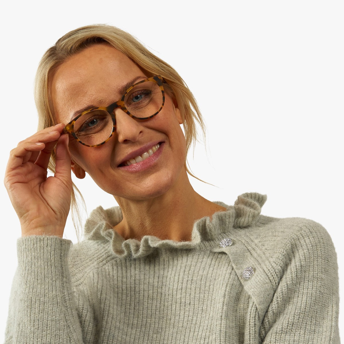 Person wearing Örebro Light Turtle reading glasses