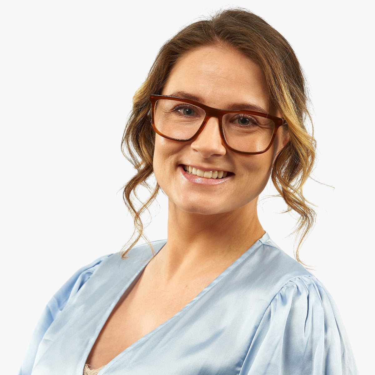 Person wearing Oslo Shiny Walnut glasses with a soft brown frame